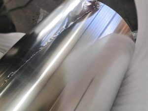 Aliuminio buitinės folijos jumbo ritinys
