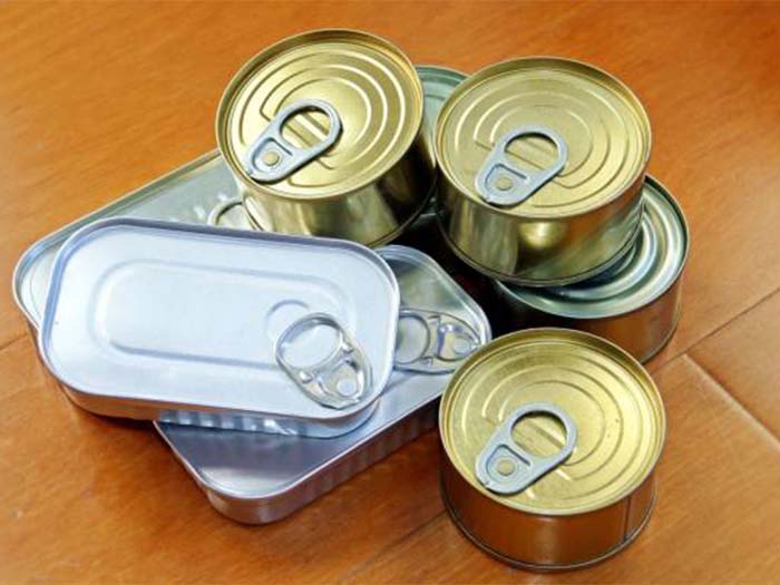 tapes de llaunes de begudes d'alumini i cossos de llaunes de menjar